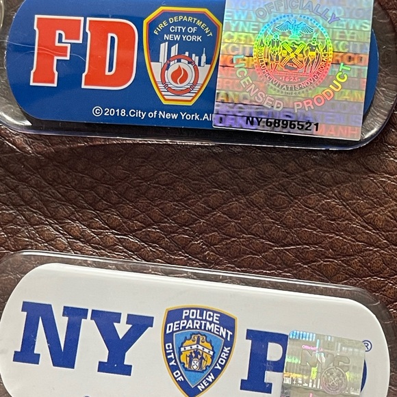 SET OF NYPD & FDNY KEYCHAINS. Brand new - Picture 2 of 6